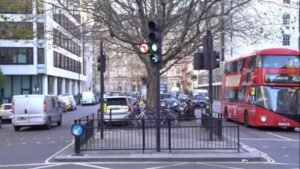 ריצוף מישושי נמצא בכל מדרכה – אבל רובנו לא שמים לב אליו.