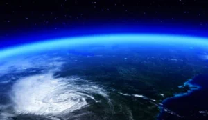 איך האור נע בחלל?