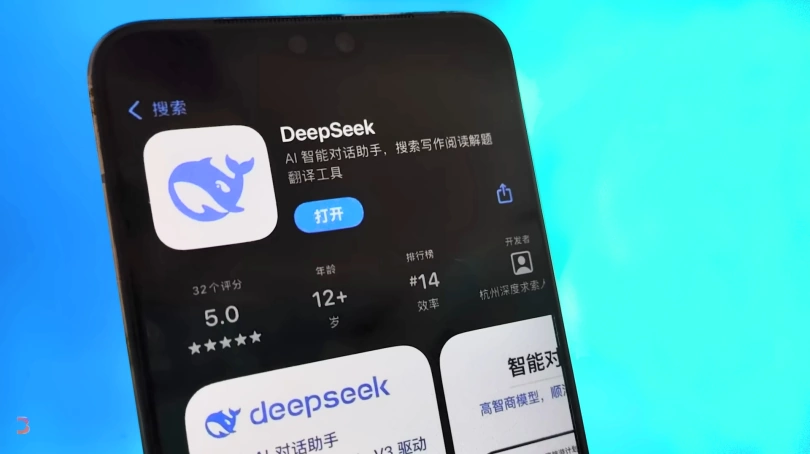 מודל הבינה המלאכותית DeepSeek V4 המציג יכולות תכנות מתקדמות וארכיטקטורת mHC חדשה.
