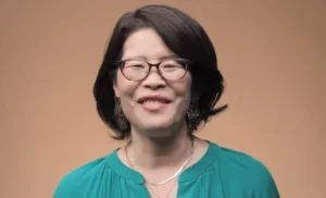 פרופסור וונדי סוזוקי (Wendy Suzuki) מרצה על במת TED על המדע של החרדה ודרכי התמודדות עם סטרס באמצעות נוירוביולוגיה.